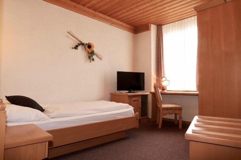 Standard Single Room | In-room safe, laptop workspace, soundproofing, WiFi (free)