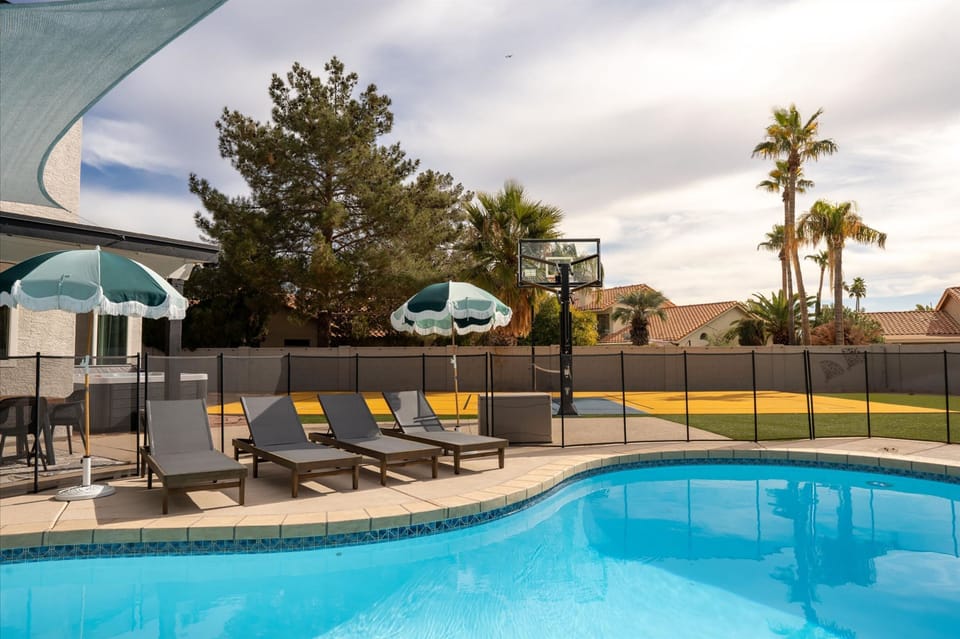 House | 5 bedrooms, high-speed internet
