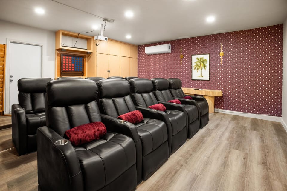 House | 5 bedrooms, high-speed internet