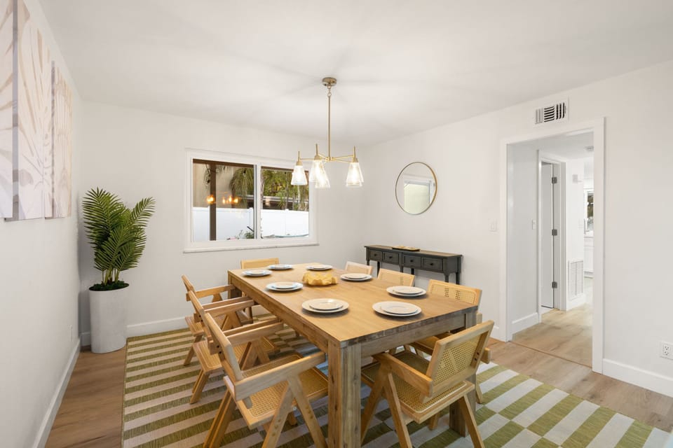 House | 5 bedrooms, high-speed internet