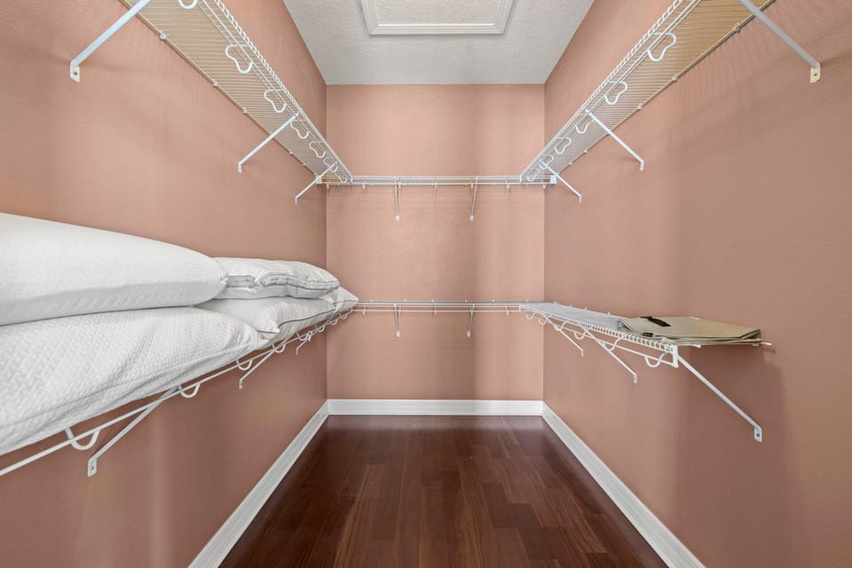 House | 5 bedrooms, high-speed internet