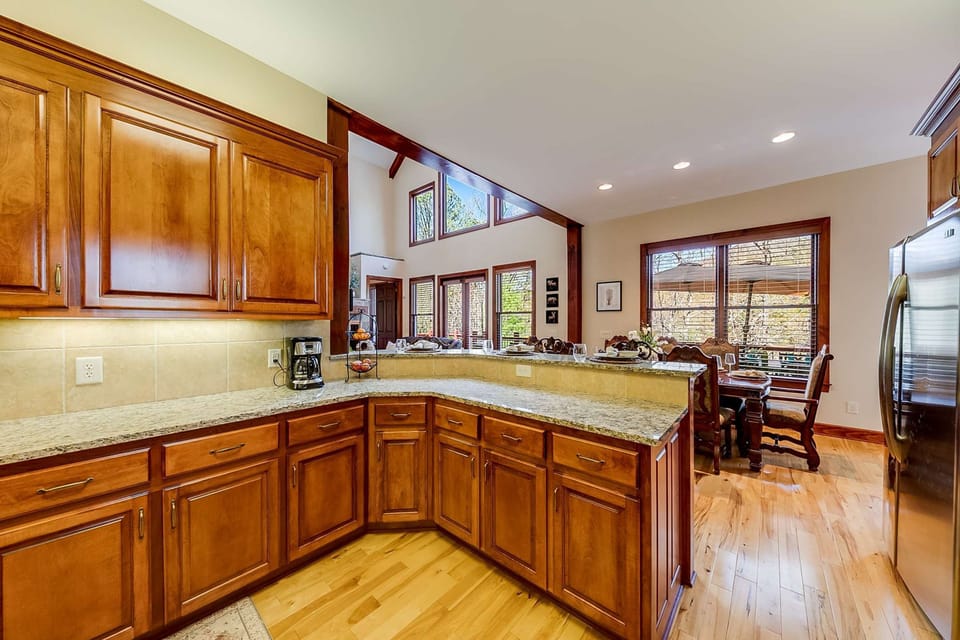 House | 5 bedrooms, high-speed internet