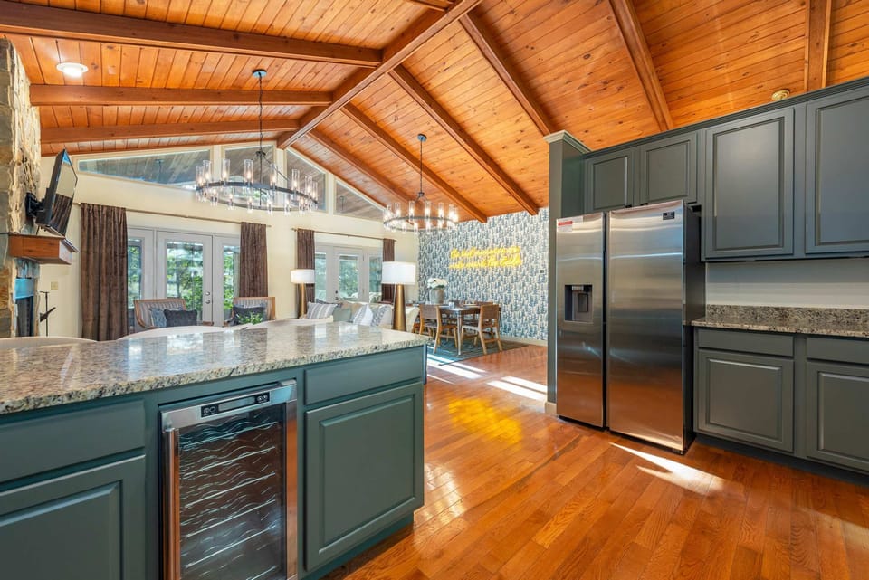 House | 5 bedrooms, high-speed internet