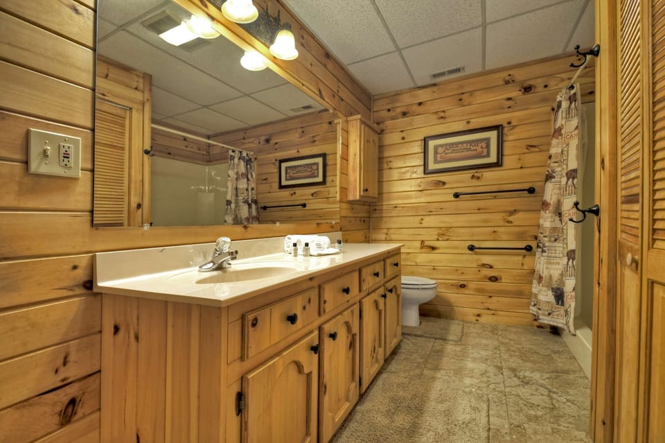 Close to Blue Ridge Games Hot Tub Fire Pit Apartment in Georgia