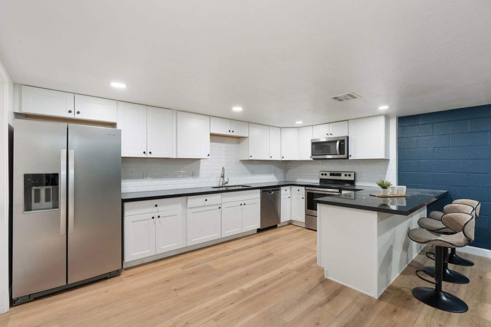 House | 5 bedrooms, high-speed internet