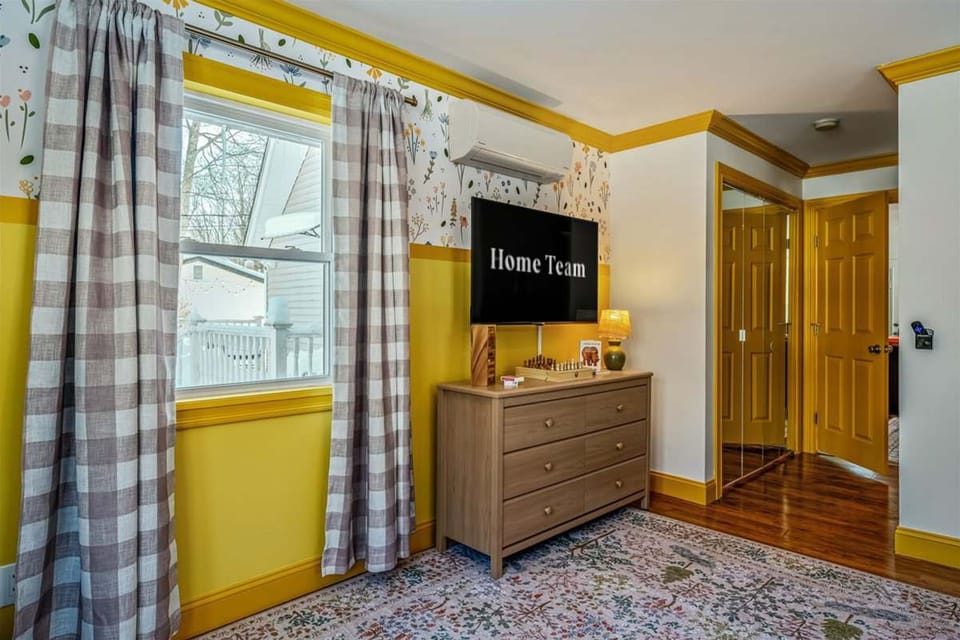House | 5 bedrooms, high-speed internet