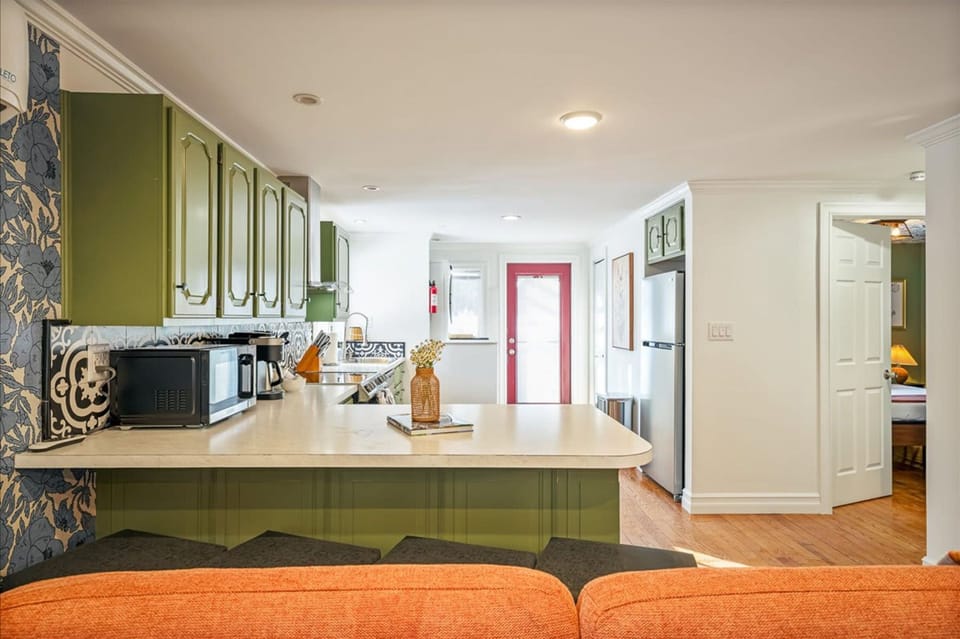 House | 5 bedrooms, high-speed internet