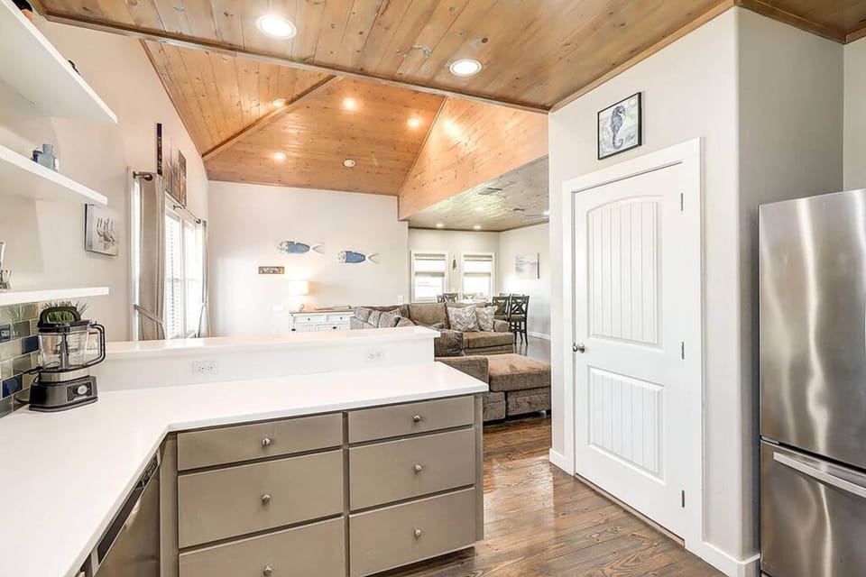 House | 5 bedrooms, high-speed internet