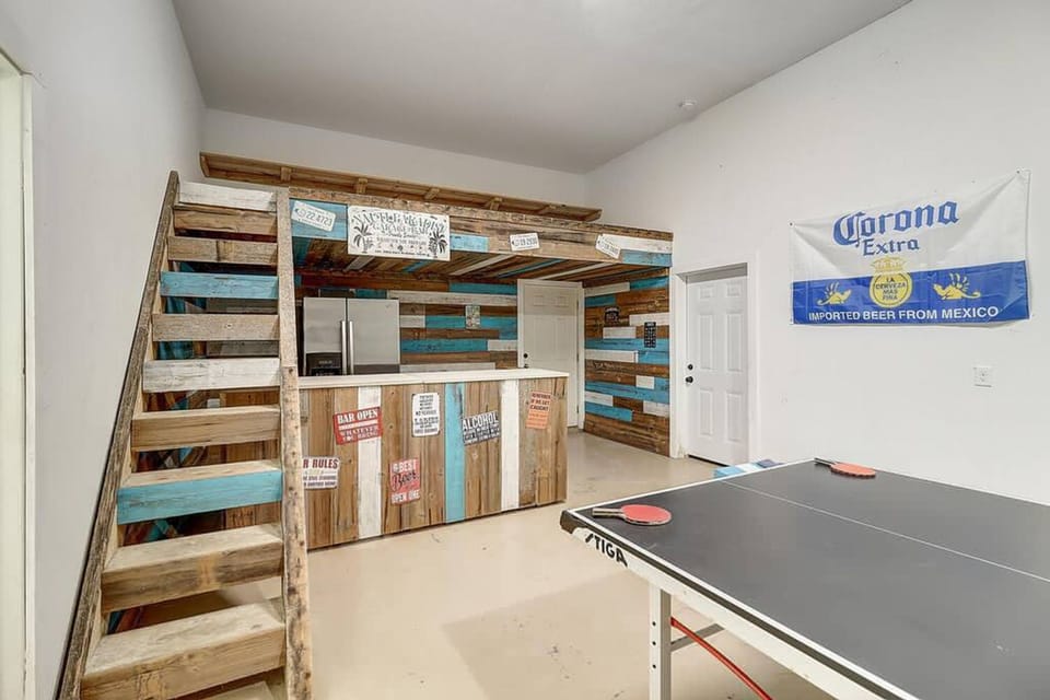 House | 5 bedrooms, high-speed internet
