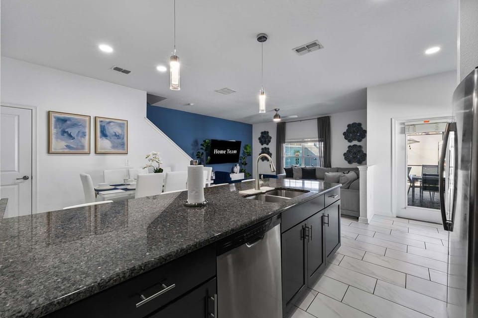 House | 5 bedrooms, high-speed internet