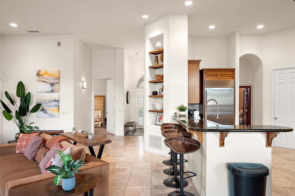 House | 5 bedrooms, high-speed internet