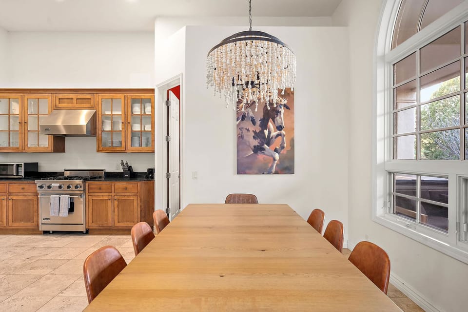 House | 5 bedrooms, high-speed internet