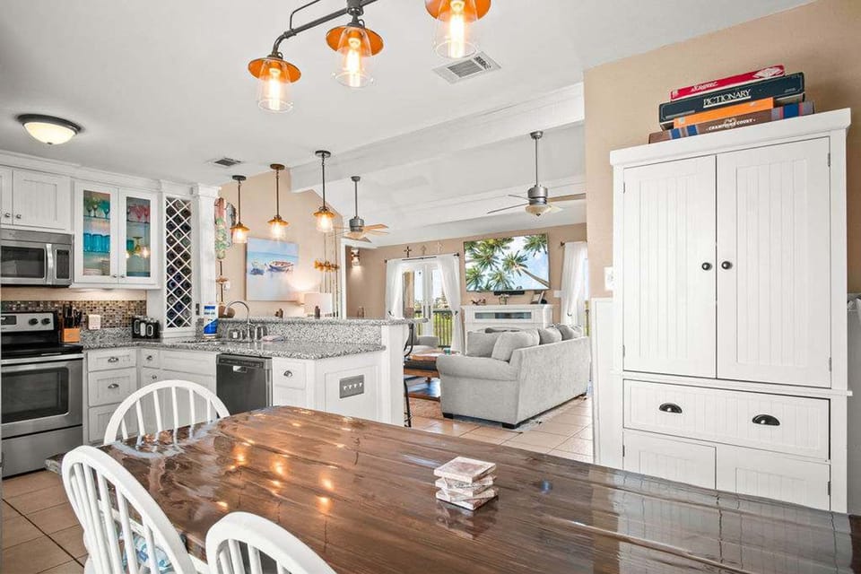 House | 5 bedrooms, high-speed internet