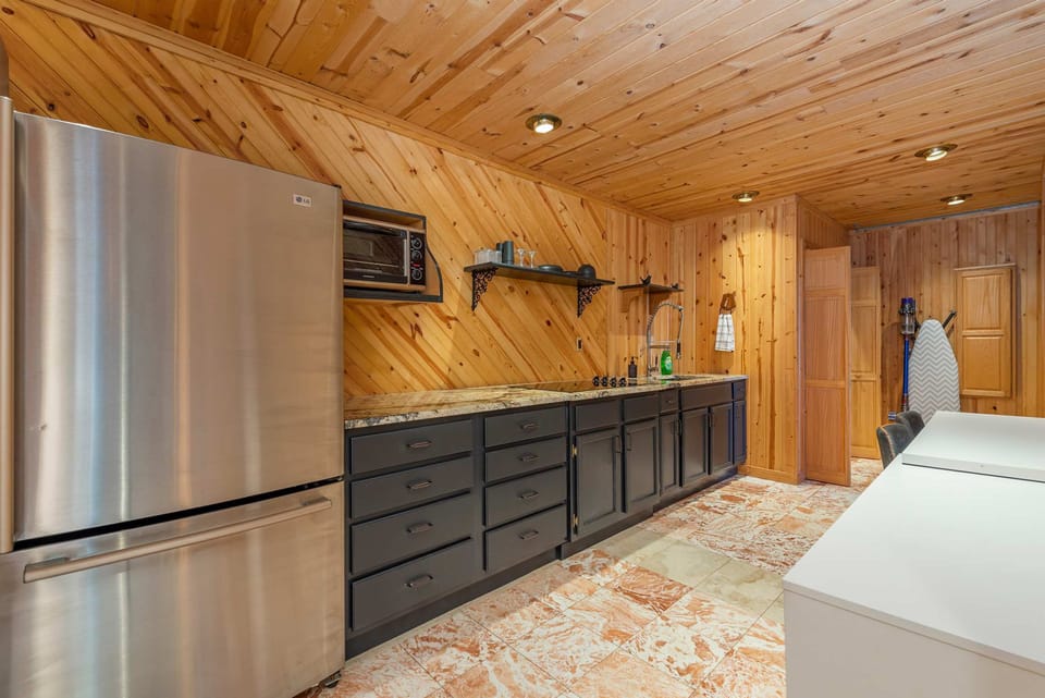 House | 6 bedrooms, high-speed internet