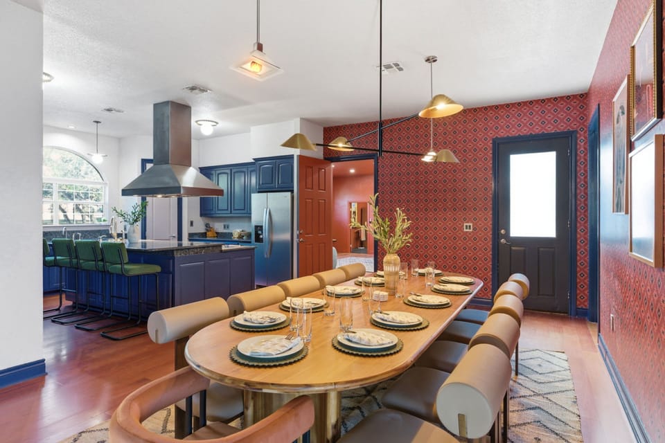 House | 6 bedrooms, high-speed internet