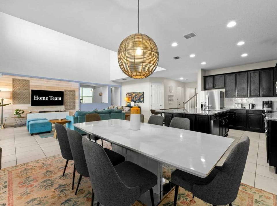 House | 6 bedrooms, high-speed internet