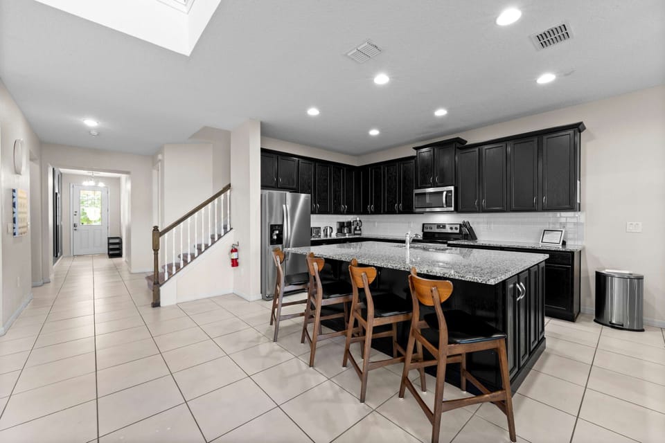 House | 6 bedrooms, high-speed internet
