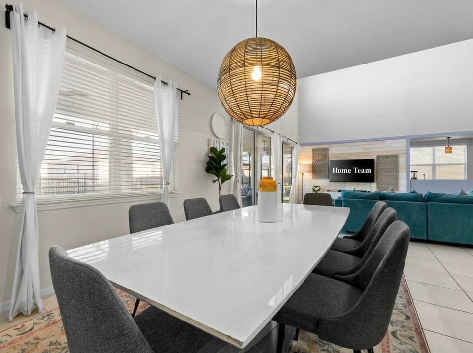 House | 6 bedrooms, high-speed internet