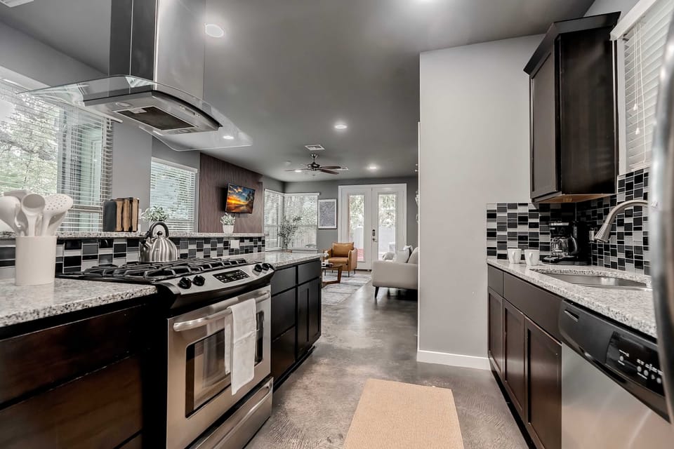 House | 6 bedrooms, high-speed internet