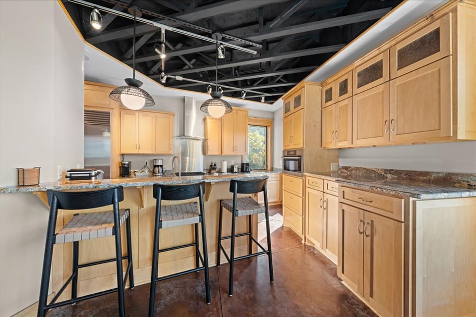 House | 5 bedrooms, high-speed internet