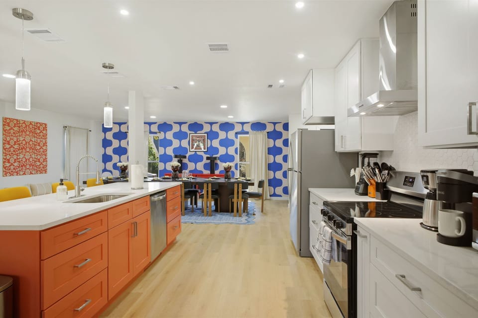 House | 6 bedrooms, high-speed internet