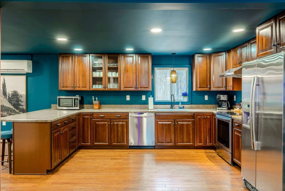 House | 5 bedrooms, high-speed internet
