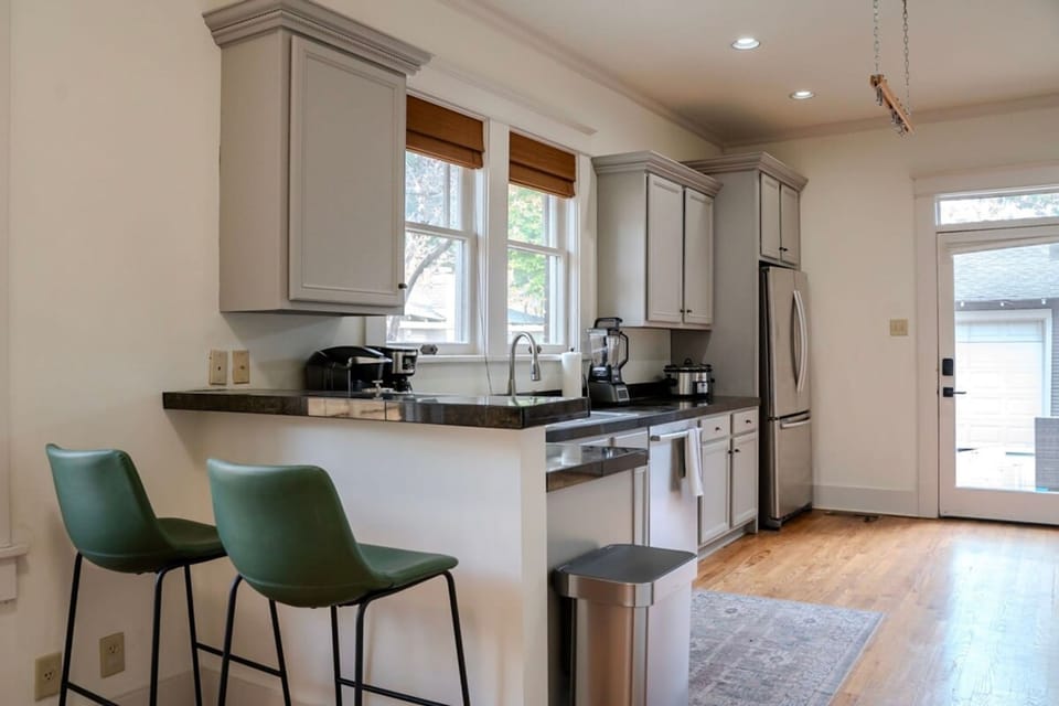 House | 5 bedrooms, high-speed internet