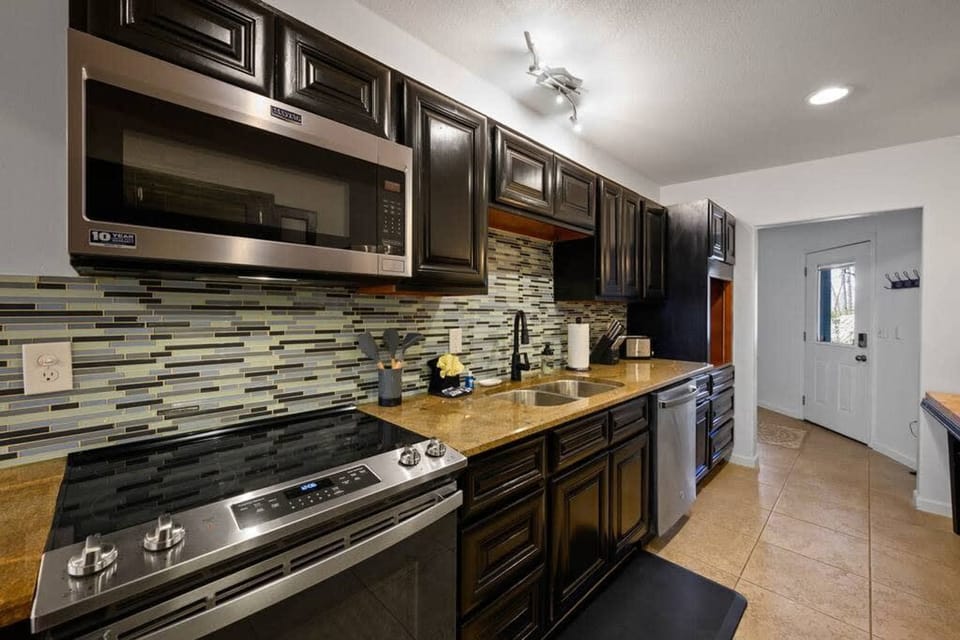 House | 5 bedrooms, high-speed internet