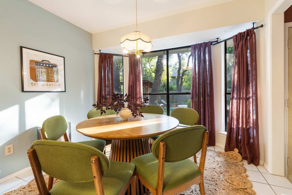 House | 5 bedrooms, high-speed internet
