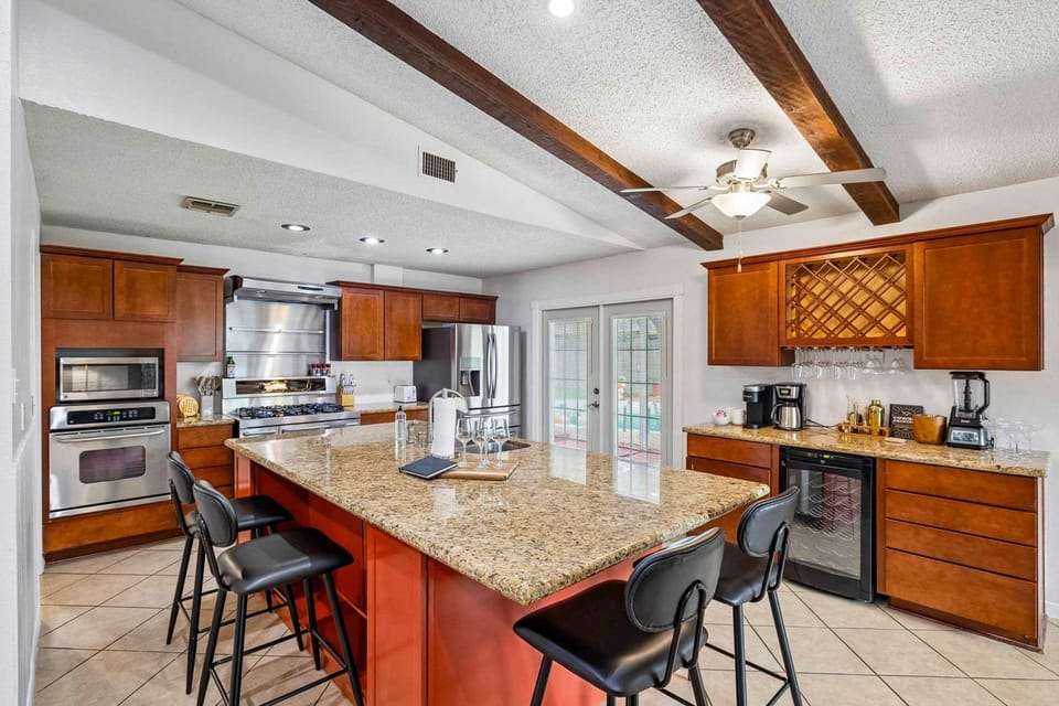 House | 4 bedrooms, high-speed internet
