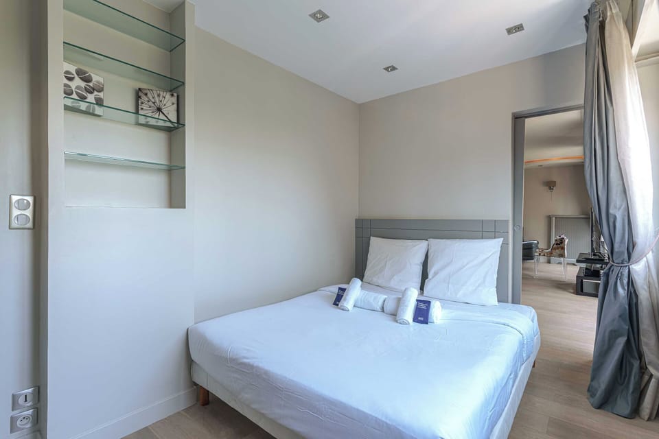 Apartment | 3 bedrooms, laptop workspace, iron/ironing board, bed sheets