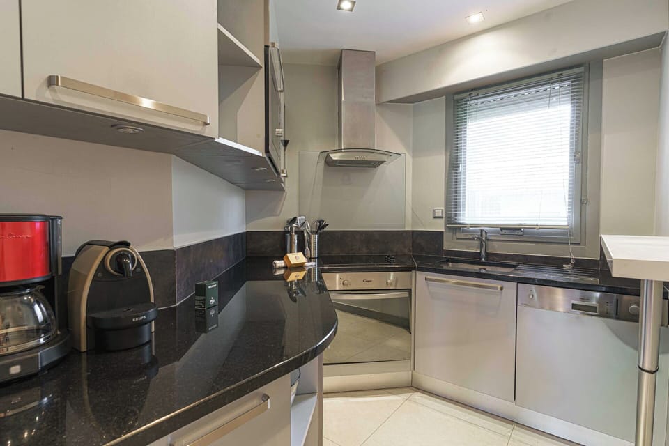 Apartment | Private kitchen | Coffee/tea maker, fridge, microwave, oven