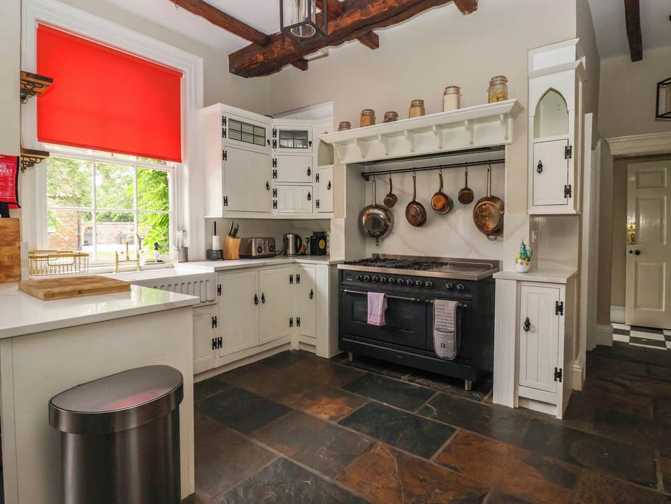 Dishwasher, cookware/dishes/utensils