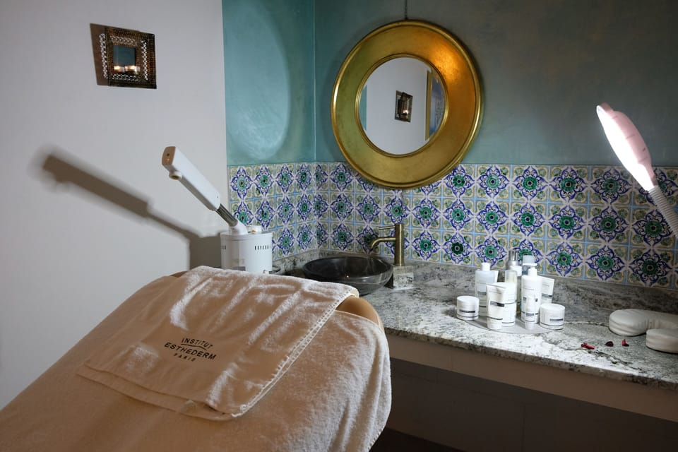 Sauna, hot tub, steam room, Turkish bath, body treatments, mud baths