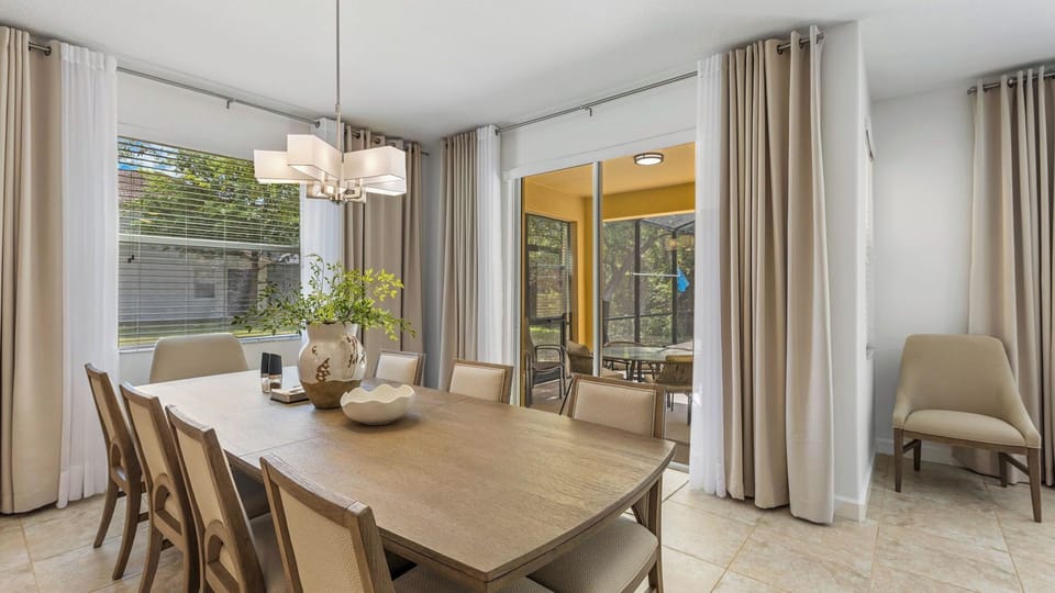 House (6 Bedrooms) | Interior