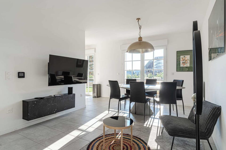 Apartment | Dining