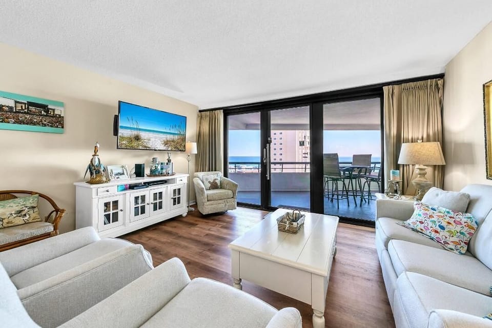 Condo, Multiple Beds (Edgewater #1400 - Emerald View) | Living area