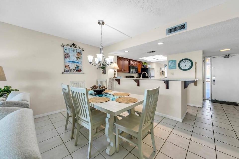 Condo, Multiple Beds (Edgewater #1400 - Emerald View) | Dining