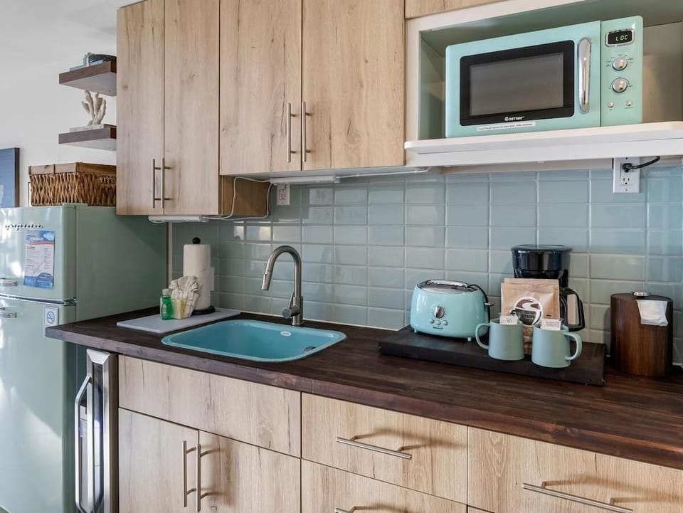 Condo, 1 King Bed with Sofa bed (Bahia 4122) | Private kitchen