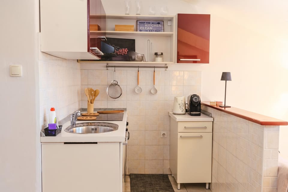 Honeymoon Apartment, 1 Bedroom, Air conditioning (Ema Studio on the Main Promenade) | Private kitchen