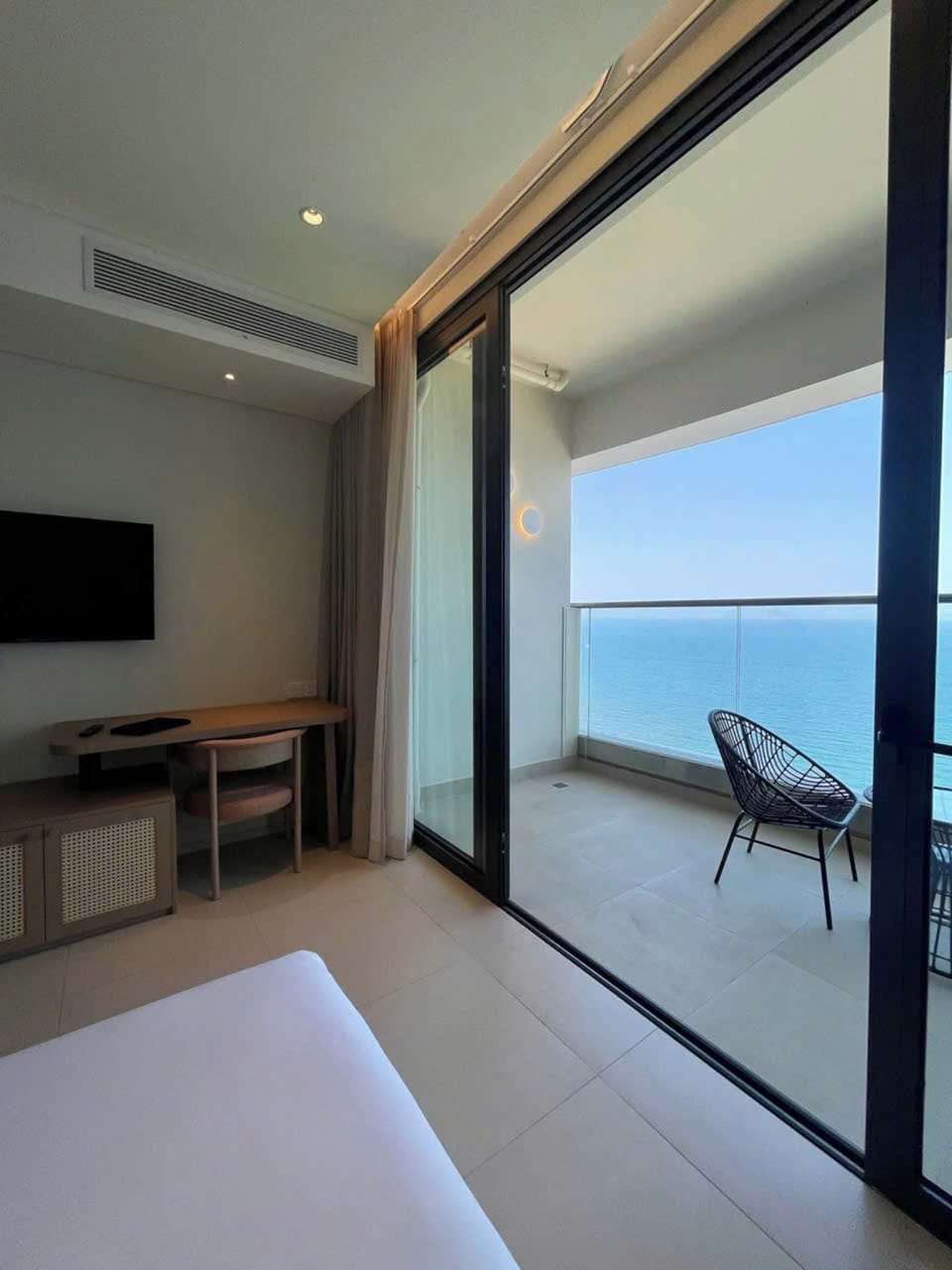Luxury Apartment, Beach View | Desk, soundproofing, iron/ironing board, WiFi (free)