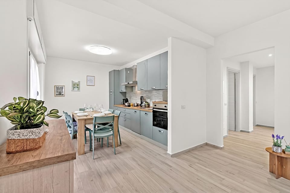 Family Apartment, 3 Bedrooms, 2 Bathrooms, Lakeside (Diamond Lake Apartment 13918) | Private kitchen