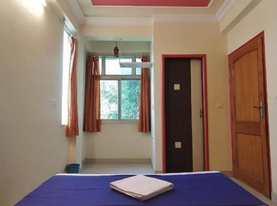 Standard Room | Premium bedding, WiFi (free), bed sheets