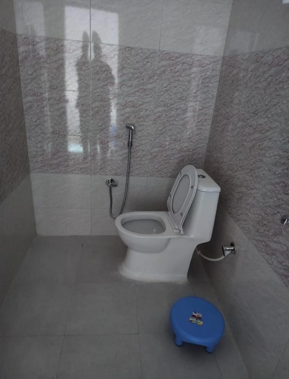 Triple Room | Bathroom | Shower, free toiletries, soap
