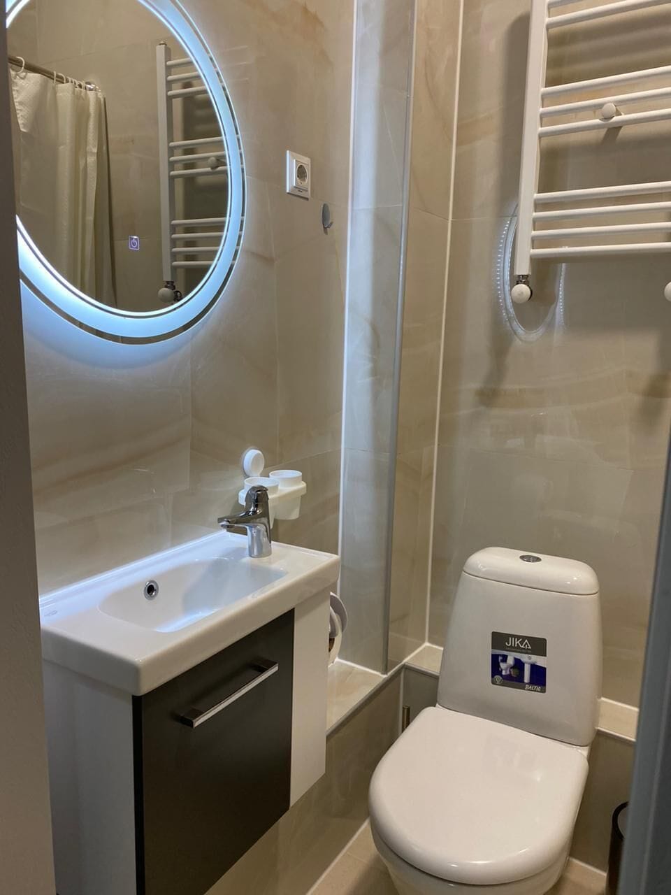 Standard Double Room | Bathroom | Shower, hair dryer, slippers, towels
