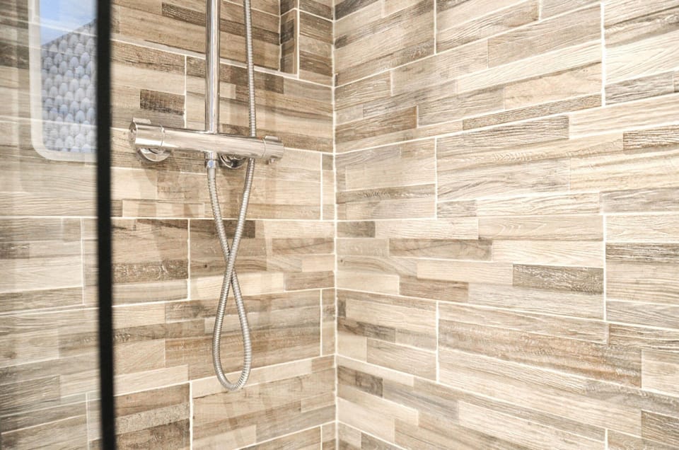 Rainfall showerhead, free toiletries, hair dryer, towels