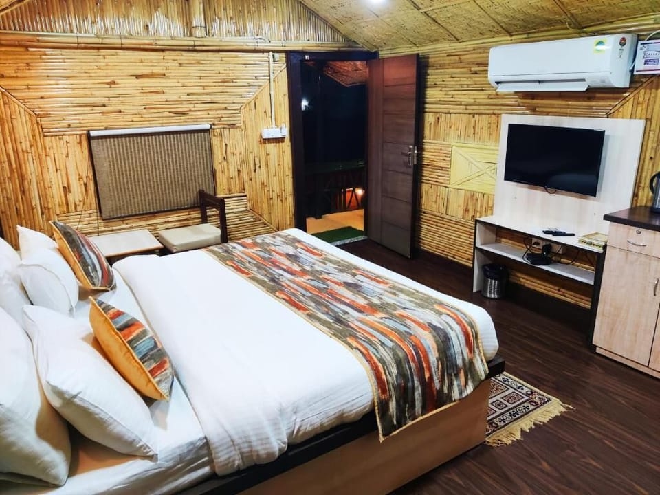 In-room safe, iron/ironing board, WiFi (free)