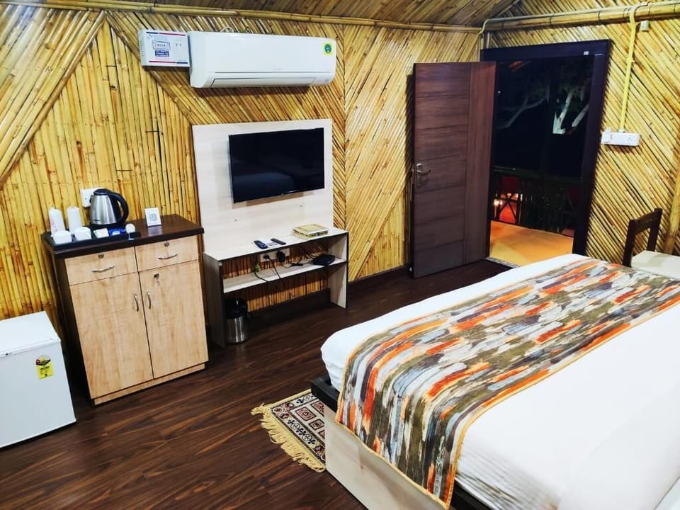 In-room safe, iron/ironing board, WiFi (free)