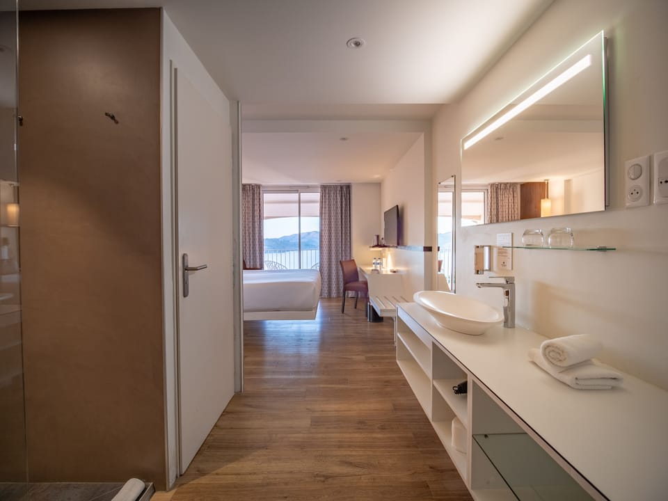 Premium Room (avec accès à l'espace forme marin) | Minibar, in-room safe, desk, soundproofing