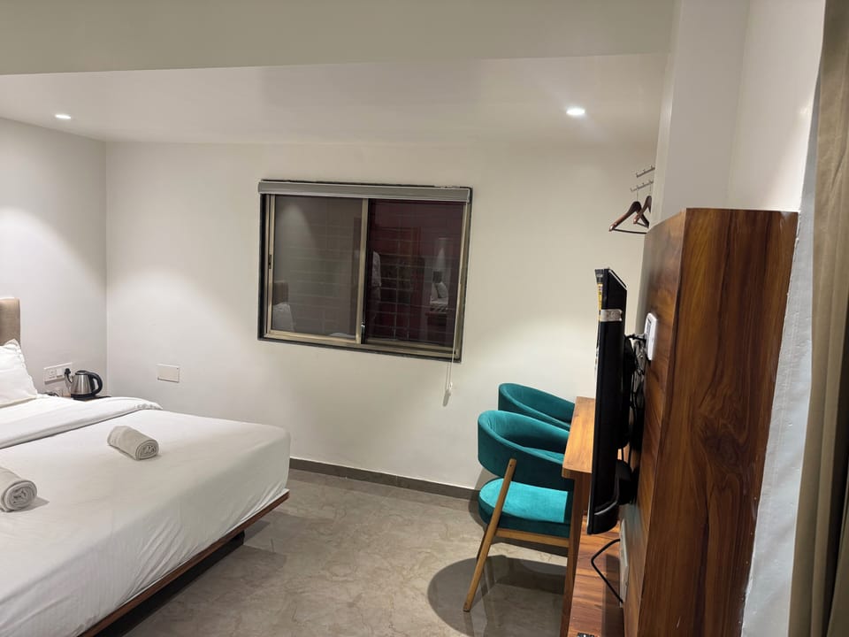 Suite, Balcony, City View | WiFi (free), bed sheets